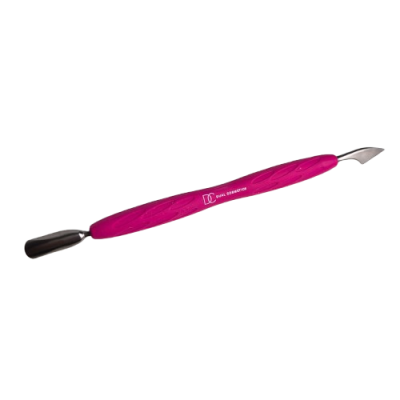 Ferramenta para unha com cabo roxo e duas pontas metálicas, tampa preta, fundo branco