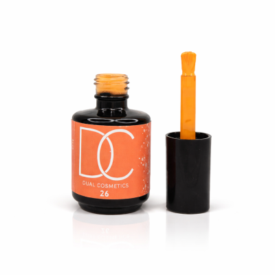 Frasco de verniz ou esmalte de unhas preto com etiqueta laranja e pincel aplicador com verniz laranja.