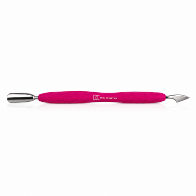 Instrumento de manicure rosa com extremidades metálicas e texto DC DUAL COSMETICS