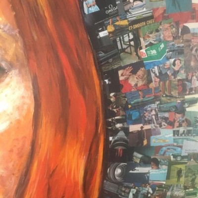 Tela com pintura de cabelo vermelho e colagem de fotografias e recortes de revistas.