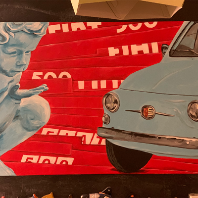 Pintura de carro Fiat 500 azul claro com querubim azul e fundo vermelho com texto FIAT 500