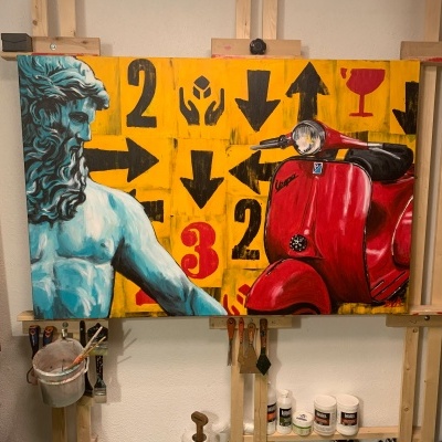 Pintura em tela com escultura azul clássica e mota vermelha sobre fundo amarelo com números e setas