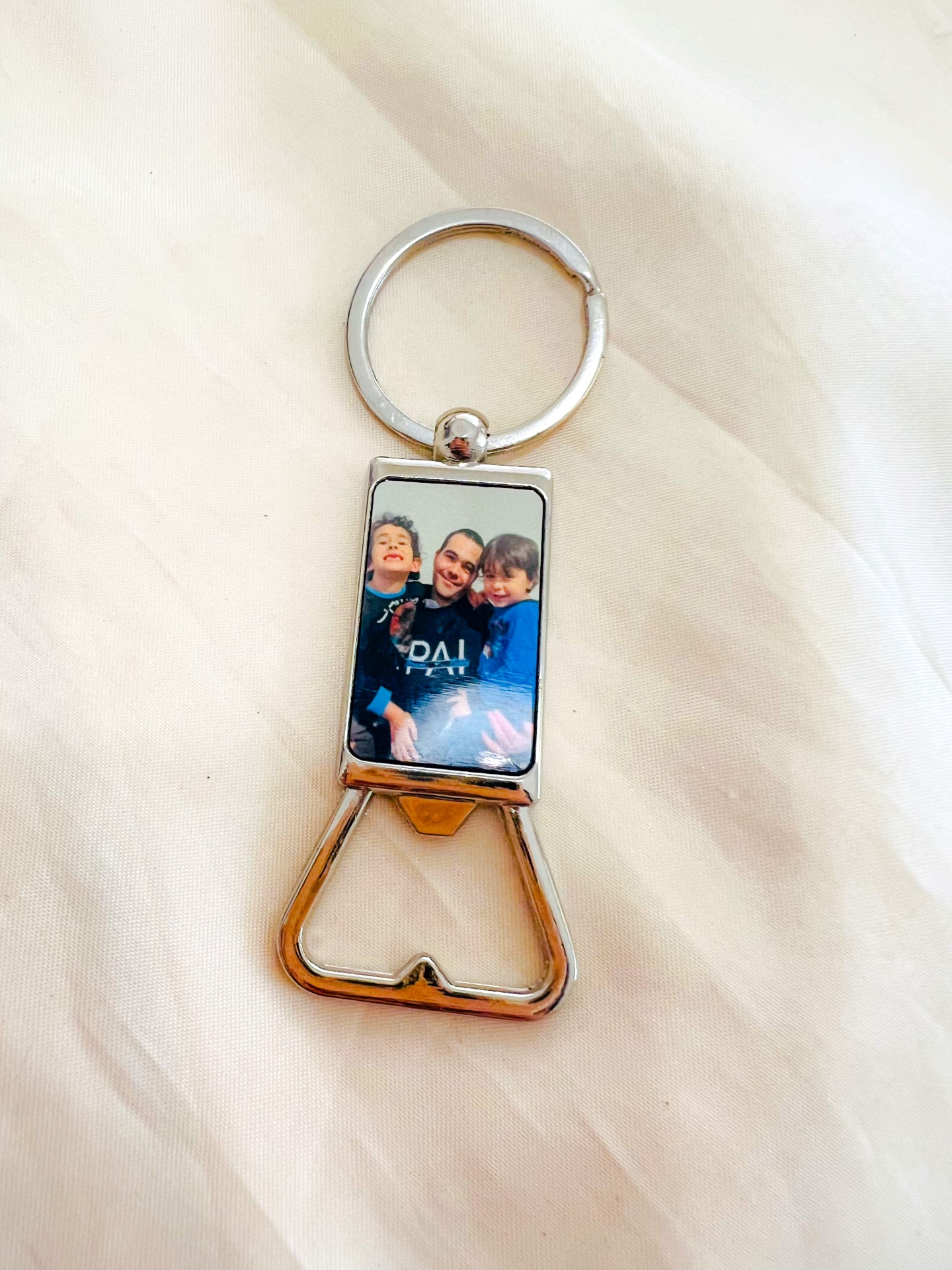 Chaveiro metálico com abridor de garrafas e foto personalizada