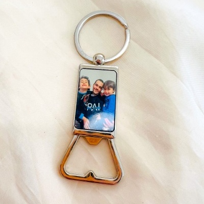Chaveiro metálico com abridor de garrafas e foto personalizada