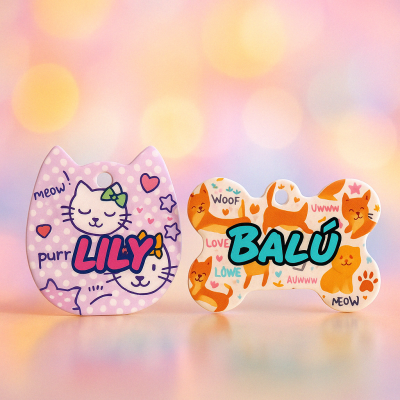 Etiquetas de identificação para animais, com nomes Lily e Balú, decoradas com desenhos de gatos e cães.
