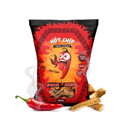 Pacote de snacks Hot Chip Chilli Strips com malagueta e snacks ao lado