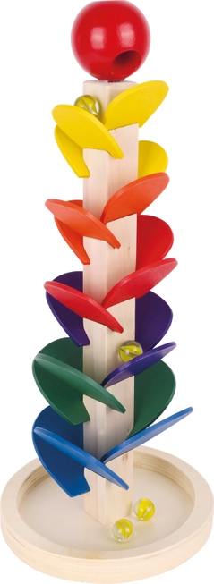 Brinquedo de pista para bolas de madeira colorido com base redonda clara e bolinhas.