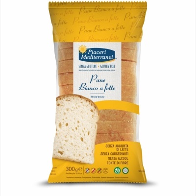 Pão branco fatiado numa embalagem amarela e branca com texto italiano e marca Piaceri Mediterranei