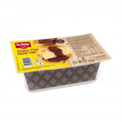 Bolo marmoreado sem glúten Schär em embalagem plástica com rótulo amarelo