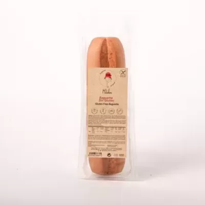 Salsicha vegan embalada com etiqueta bege sobre fundo branco