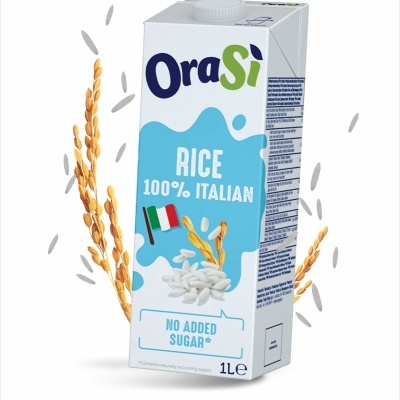 Pacote de bebida vegetal OraSi de arroz com design branco e azul e texto informativo