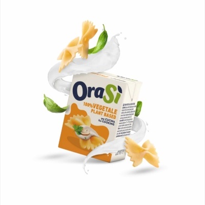 Embalagem de bebida vegetal OraSi com massa e folhas verdes
