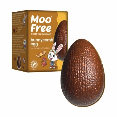 Embalagem castanha e ovo de chocolate com textura de favo de mel