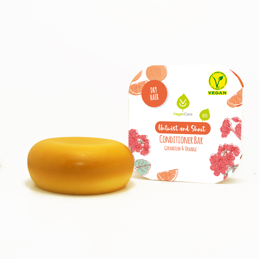 AMACIADOR SÓLIDO CABELO SECO - VEGANCARE Barra condicionadora sólida âmbar com embalagem branca ilustrada para cabelo seco