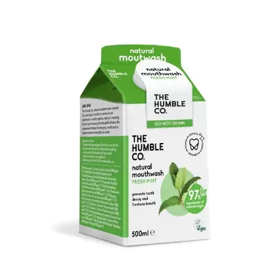 Embalagem verde e branca do enxaguante bucal natural THE HUMBLE CO. de 500ml