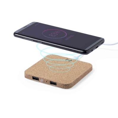 Carregador sem fios em cortiça com telemóvel a carregar