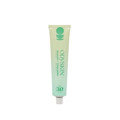 Tubo pequeno de creme protetor solar ODYSKIN SPF 30 verde claro.