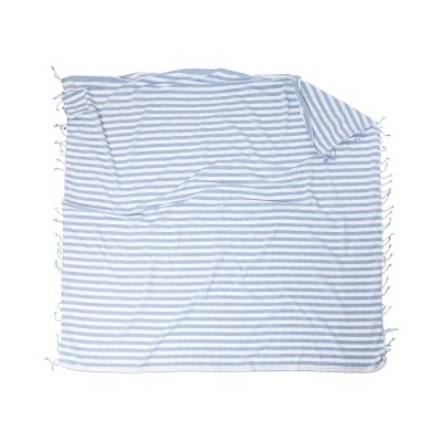 Pano azul e branco às riscas com franjas nas bordas