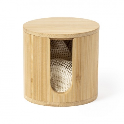 Organizador redondo em madeira clara com abertura frontal mostrando pano branco