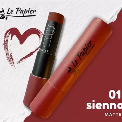 Batom twist Le Papier cor 01 sienna matte com embalagem vermelha e fundo branco e vermelho.