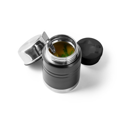 Recipiente térmico preto aberto com sopa e colher