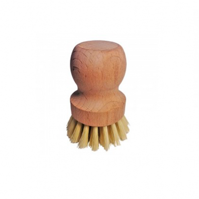 Escova de limpeza com cabo de madeira e cerdas amarelas