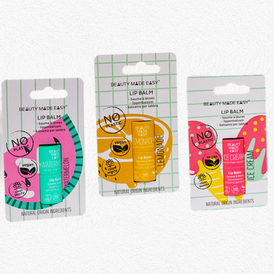 Três bálsamos labiais Beauty Made Easy em embalagens coloridas com textos e ícones veganos e sem plástico