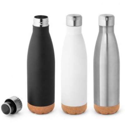 Três garrafas reutilizáveis de aço inoxidável com tampas prateadas e bases de cortiça nas cores preto, branco e prata