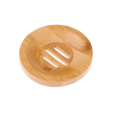 Saboneteira redonda de madeira clara com ranhuras horizontais