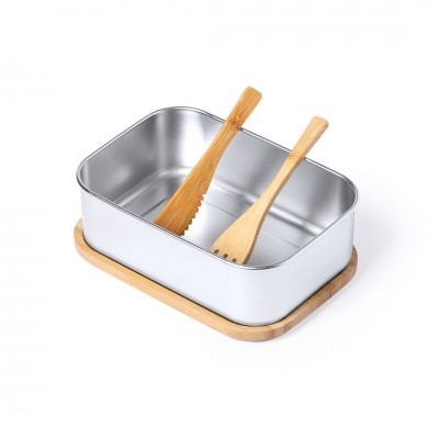 Tabuleiro retangular de metal com base em madeira e dois utensílios de madeira