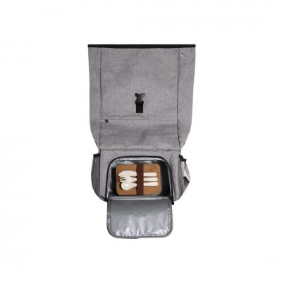 mochila cinza aberta com talheres visíveis no interior térmico