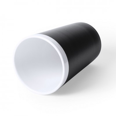 Copo descartável preto com interior branco deitado