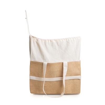 Saco de tecido branco e castanho com duas alças e fecho de cordão