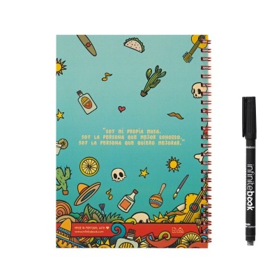 Caderno azul com ilustrações e texto amarelo acompanhado de caneta preta
