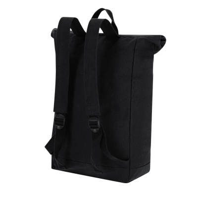 mochila preta em tecido com alças largas ajustáveis