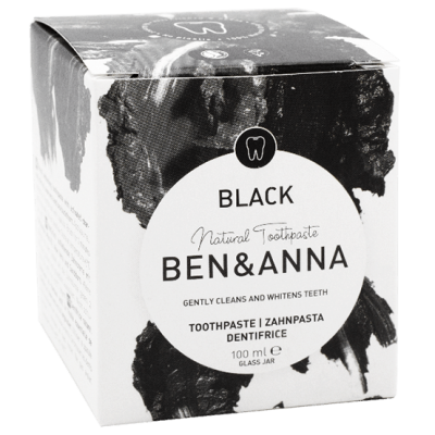 Embalagem de pasta de dentes natural BEN&ANNA Black de 100 ml com design branco e preto.