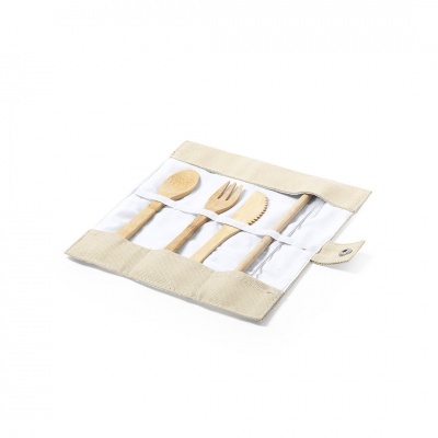 Conjunto de talheres em madeira numa bolsa de tecido bege e branco