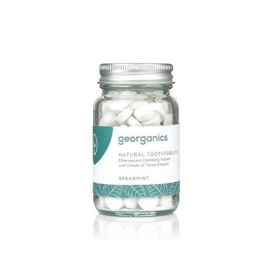 Frasco com pastilhas naturais para dentes Georganics sabor menta em vidro com tampa metalizada