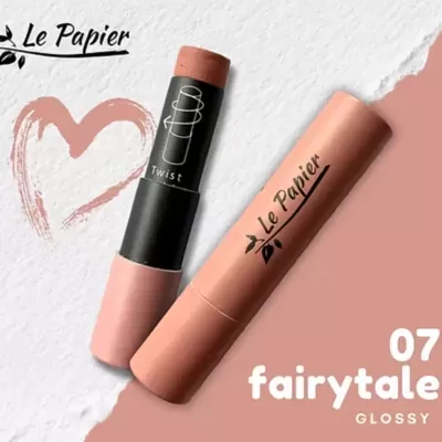 Batom Le Papier cor 07 fairytale em embalagem rosa nude com texto e coração desenhado