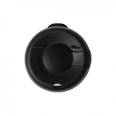 Tampa preta redonda com abertura deslizante em fundo branco