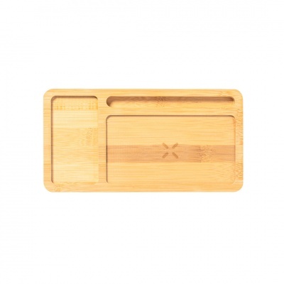 Tabuleiro multiuso em madeira clara com compartimentos