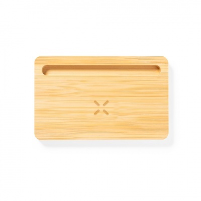 Tabuleiro retangular de madeira clara com ranhura e símbolo gravado no centro