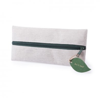 Estojo retangular branco com fecho verde e pendente de folha com texto