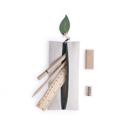 Estojo bege com régua, lápis e caneta de madeira, afia e borracha