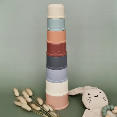 Torre Rundetårn de copos empilháveis em silicone Rammelaartje