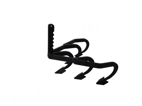 Enxada de 5 dentes Suporte de ferro preto com três braços curvados e acabamento fosco