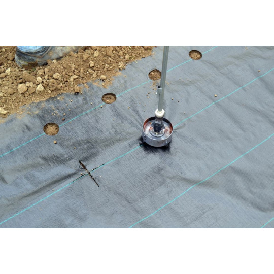 Copos para queimador de plástico Tecido agrícola preto com linhas azuis e ferramenta metálica a fazer furos