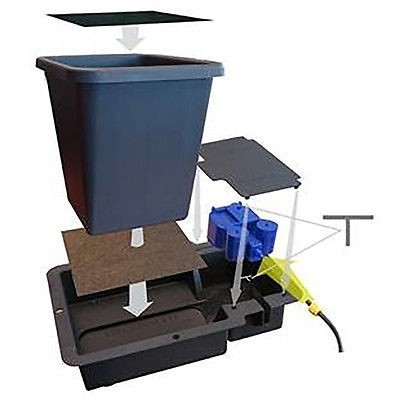 Sistema de cultivo hidropónico preto com reservatório, almofada absorvente e bomba azul