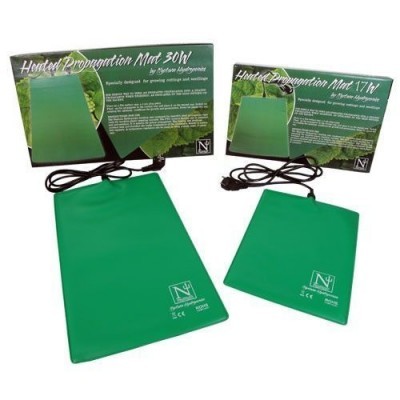 Dois tapetes aquecedores verdes com caixas verdes para propagação de plantas