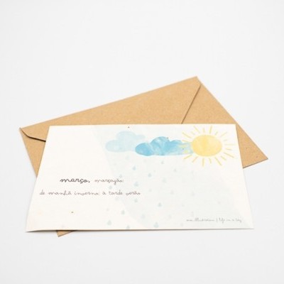 Cartão ilustrado com sol, nuvens e gota de chuva com envelope castanho